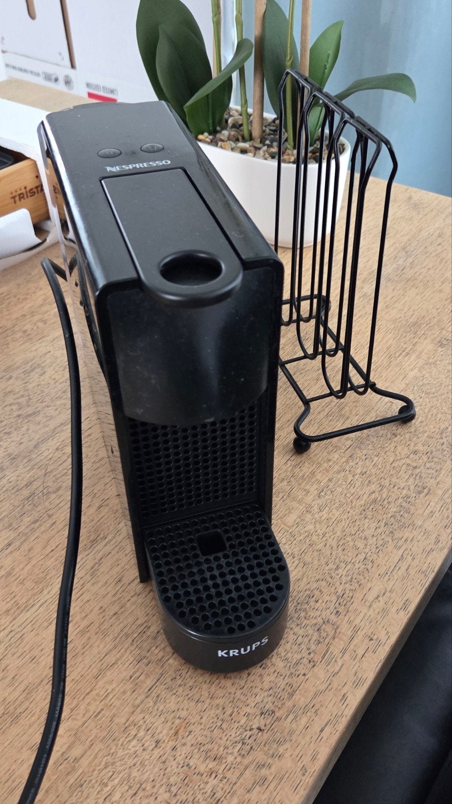 Krups Nespresso Essenza Mini met melkopschuimer en houder, Witgoed en Apparatuur, Koffiepads en cups, Gebruikt, Espresso apparaat