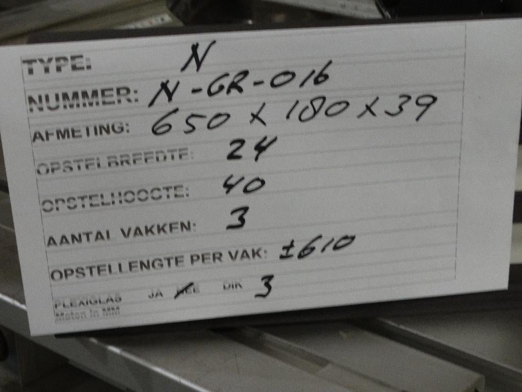 N-Spoor: N-GR-016, wandvitrine, vitrine, Roco, Fleischmann., Treinset, Gelijkstroom of Wisselstroom, Trix, Nieuw