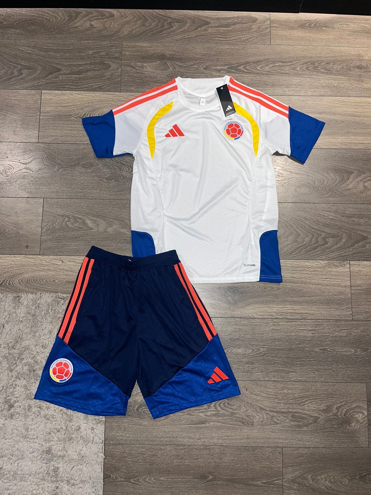 SALE! Colombia Trainingsset (Maat S), Sport en Fitness, Ophalen of Verzenden, Zo goed als nieuw, Shirt