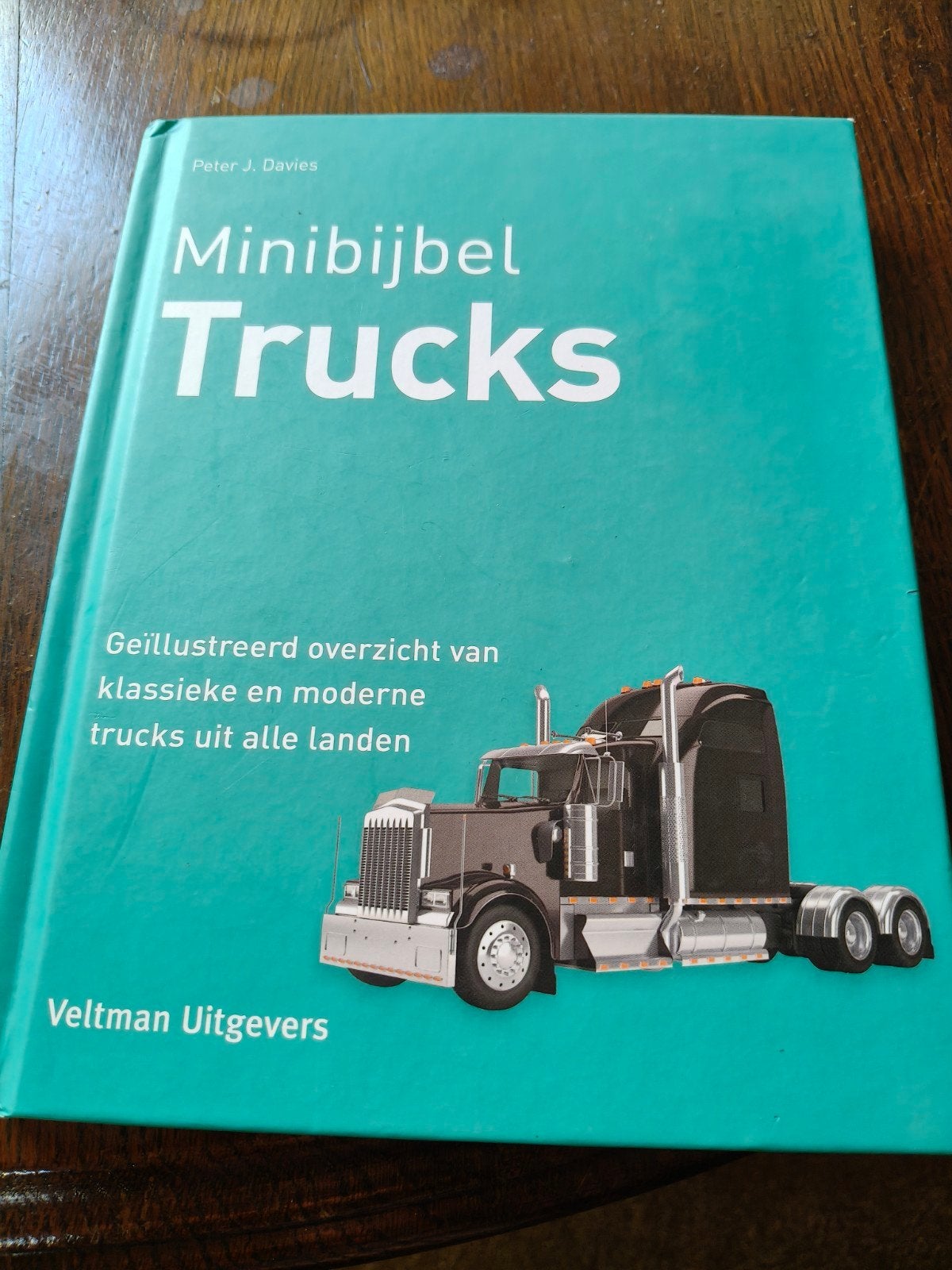 Minibijbel Trucks: Geïllustreerd overzicht, Ophalen of Verzenden, Zo goed als nieuw, Peter J. Davies, Vrachtwagen