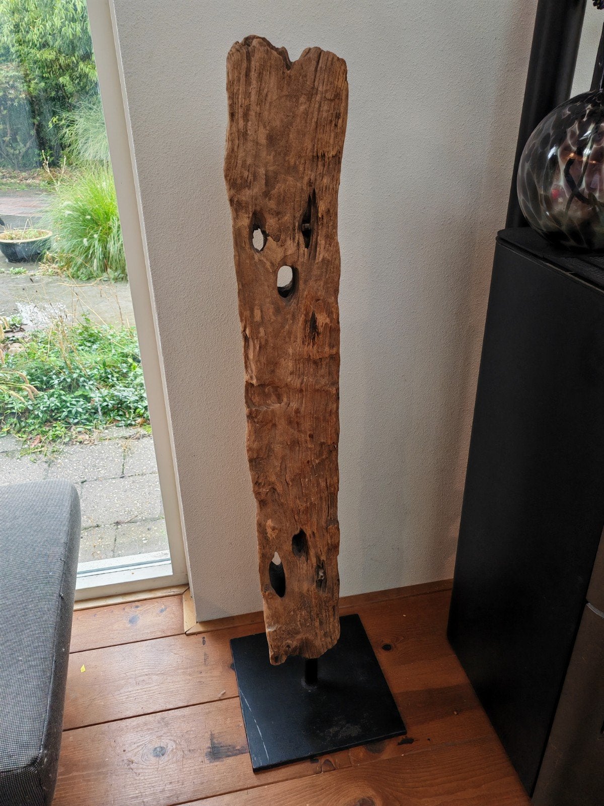 Unieke houten biels sculptuur op sokkel, Ophalen, 1 meter - 2 meter, Beeld, Bruin