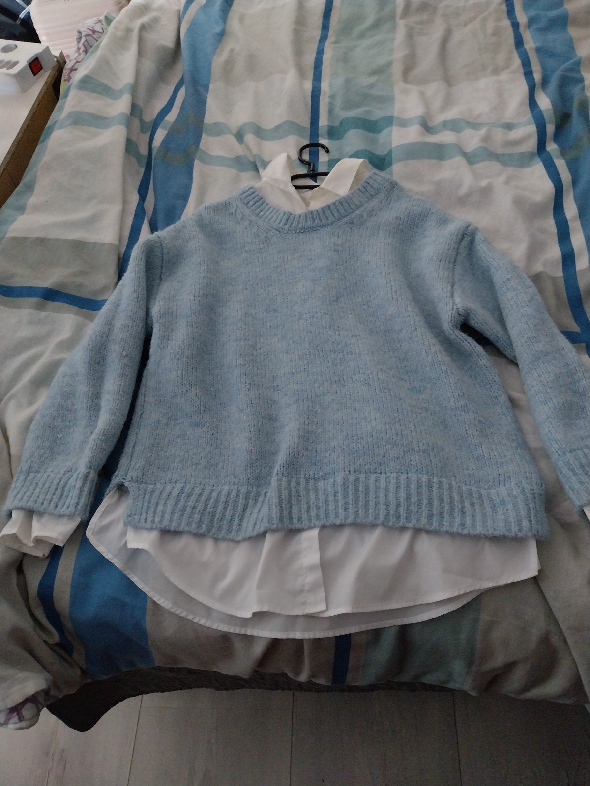 Primark Lichtblauwe trui met witte blouse look, Maat 42/44 (L), Verzenden, Blauw, Onbekend