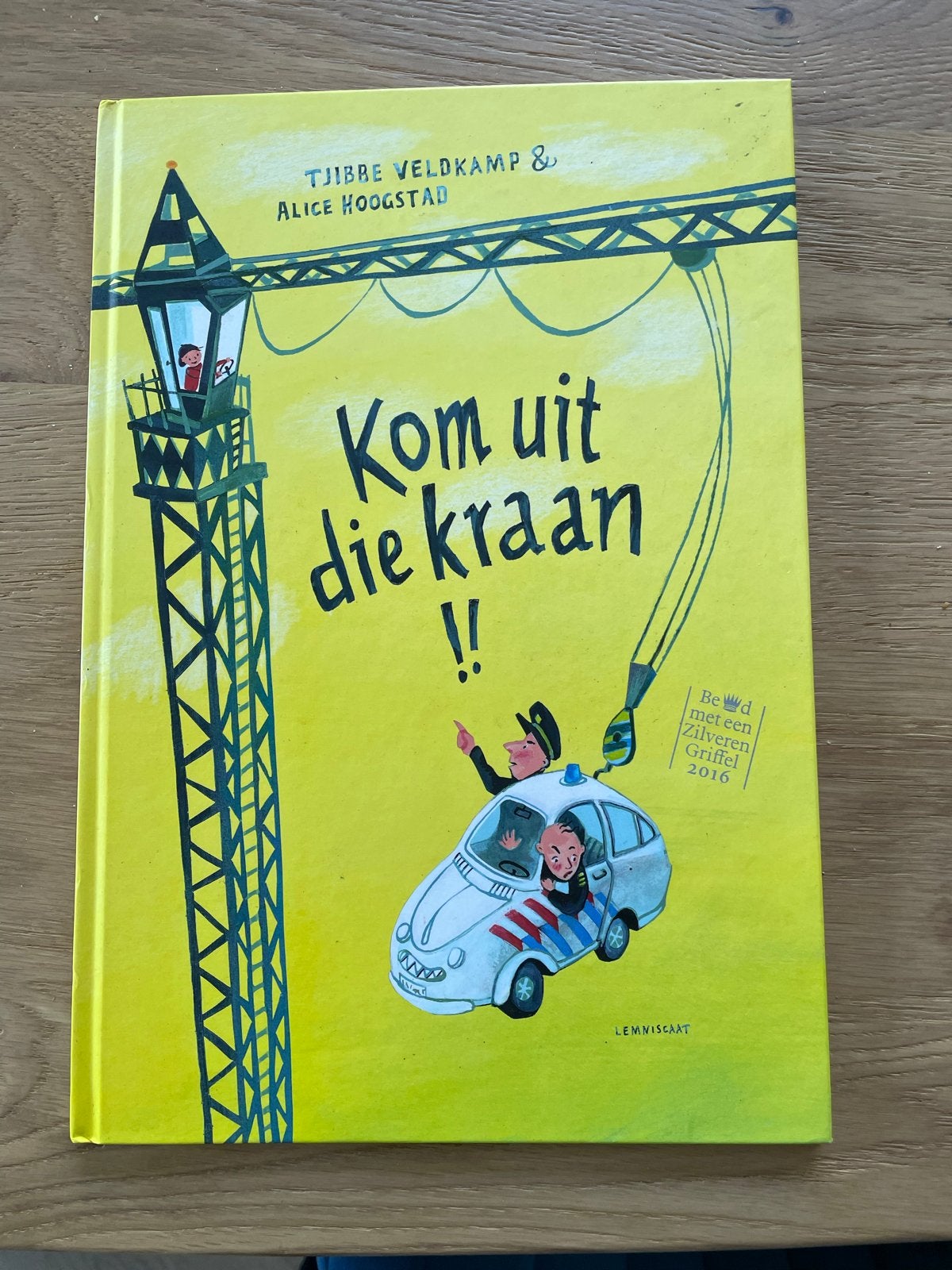 Kom uit die kraan!! - Tjibbe Veldkamp & Alice Hoogstad, Boeken, Ophalen of Verzenden, Zo goed als nieuw, Fictie algemeen