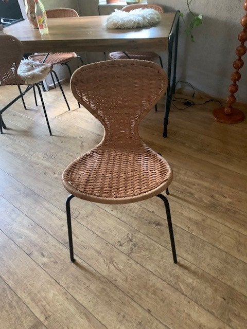 rieten eetkamer stoelen 4 stuks 100 euro, Huis en Inrichting, Complete eetkamers, Ophalen, Zo goed als nieuw, Modern, 4 tot 6 stoelen