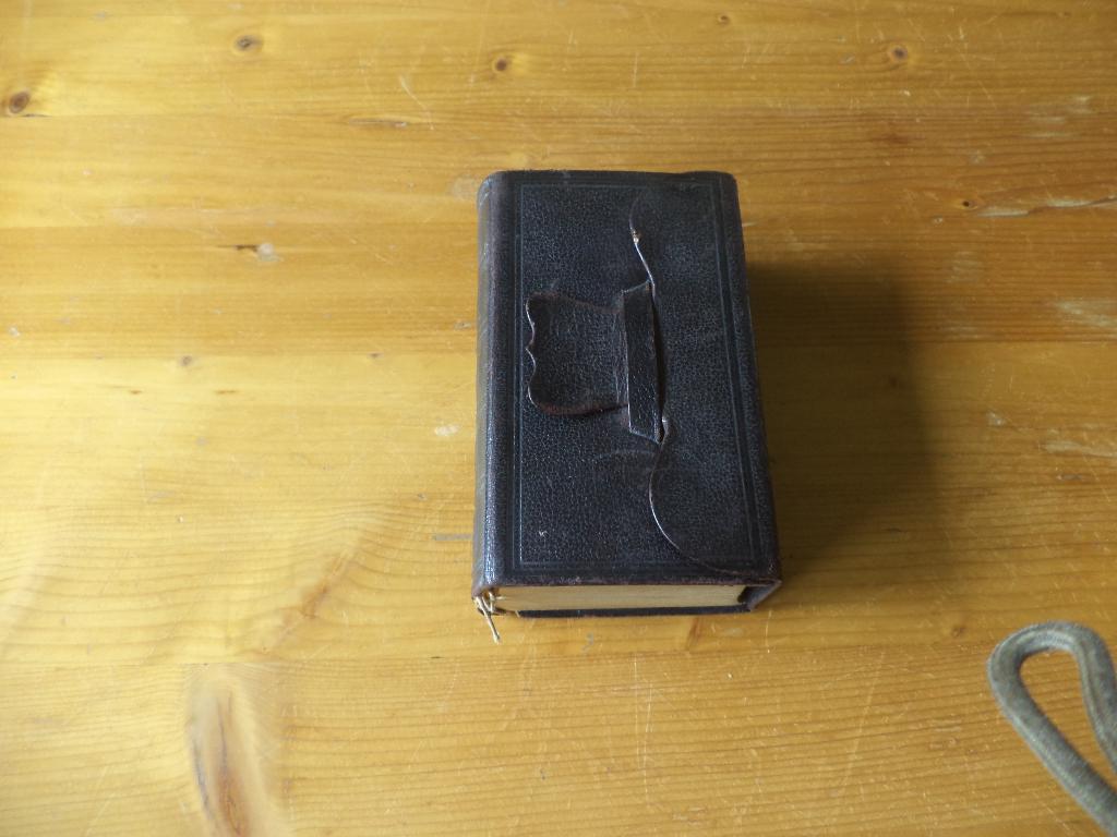 Heel oud bijbeltje met psalmen en gezangen, Ophalen of Verzenden, Bijbel