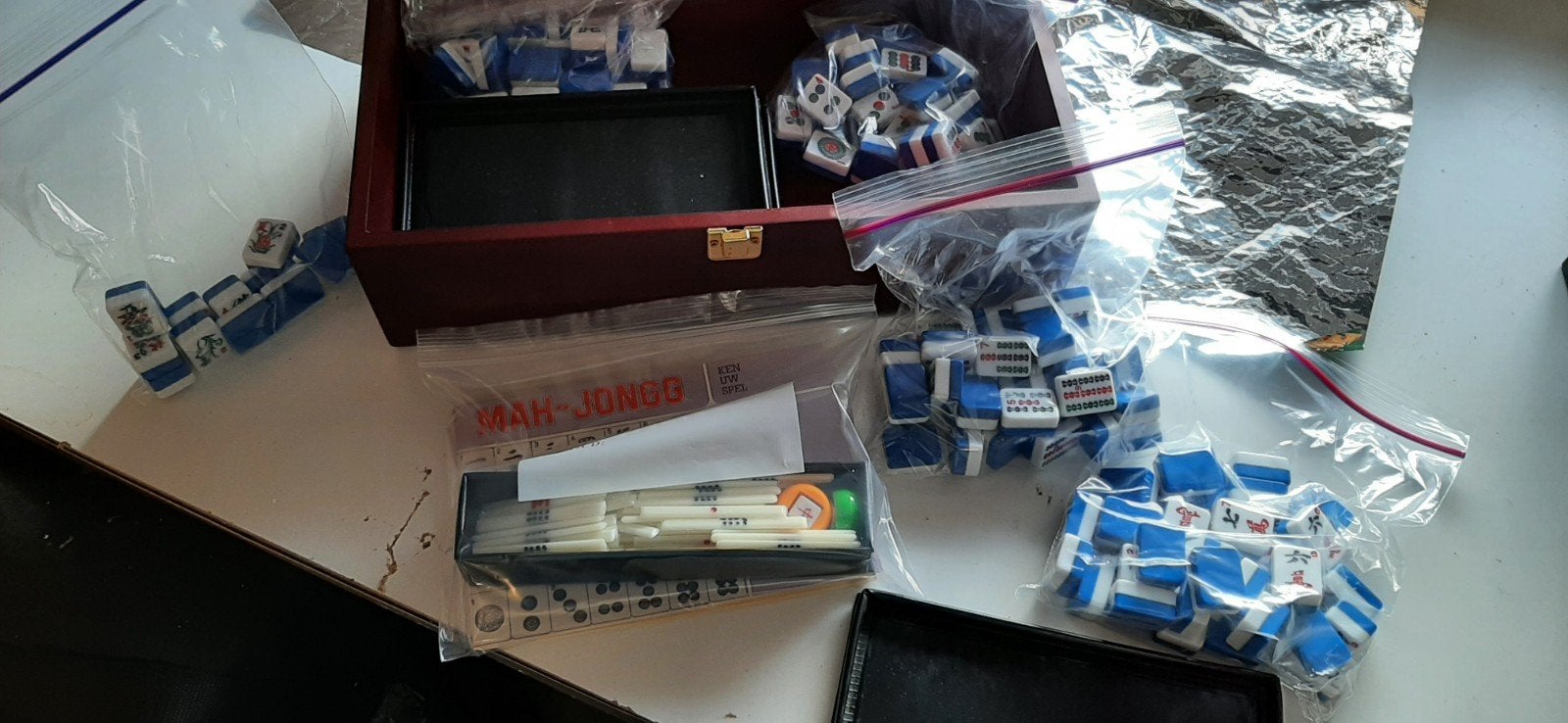 Mahjong origineel spel in houten kist, Drie of vier spelers, Ophalen of Verzenden, Zo goed als nieuw
