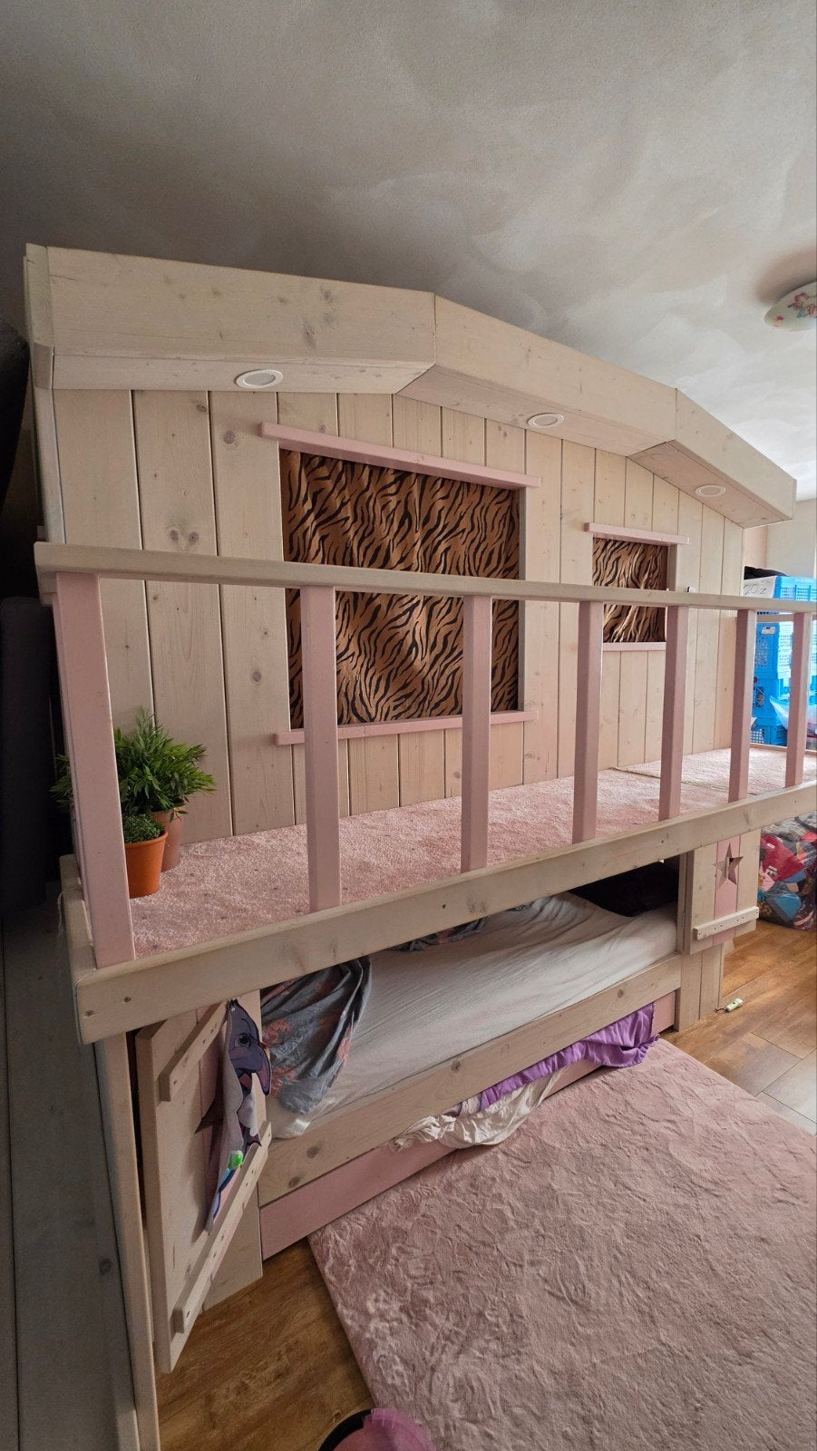 Houten huisbed met glijbaan en balkon, Ophalen, Huisbed, speelbed, hoogslaper, Zo goed als nieuw, 80 cm