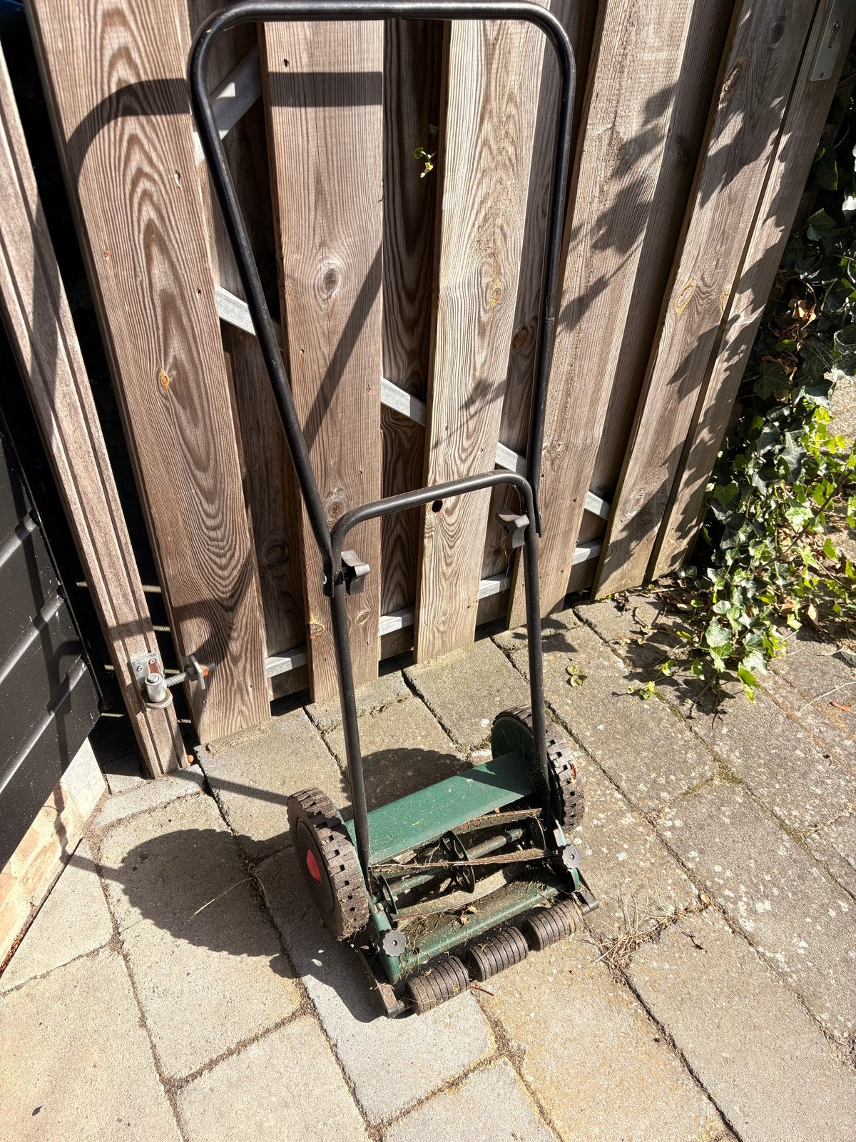 Foto 2 van Handgrasmaaier - Compact en Milieuvriendelijk