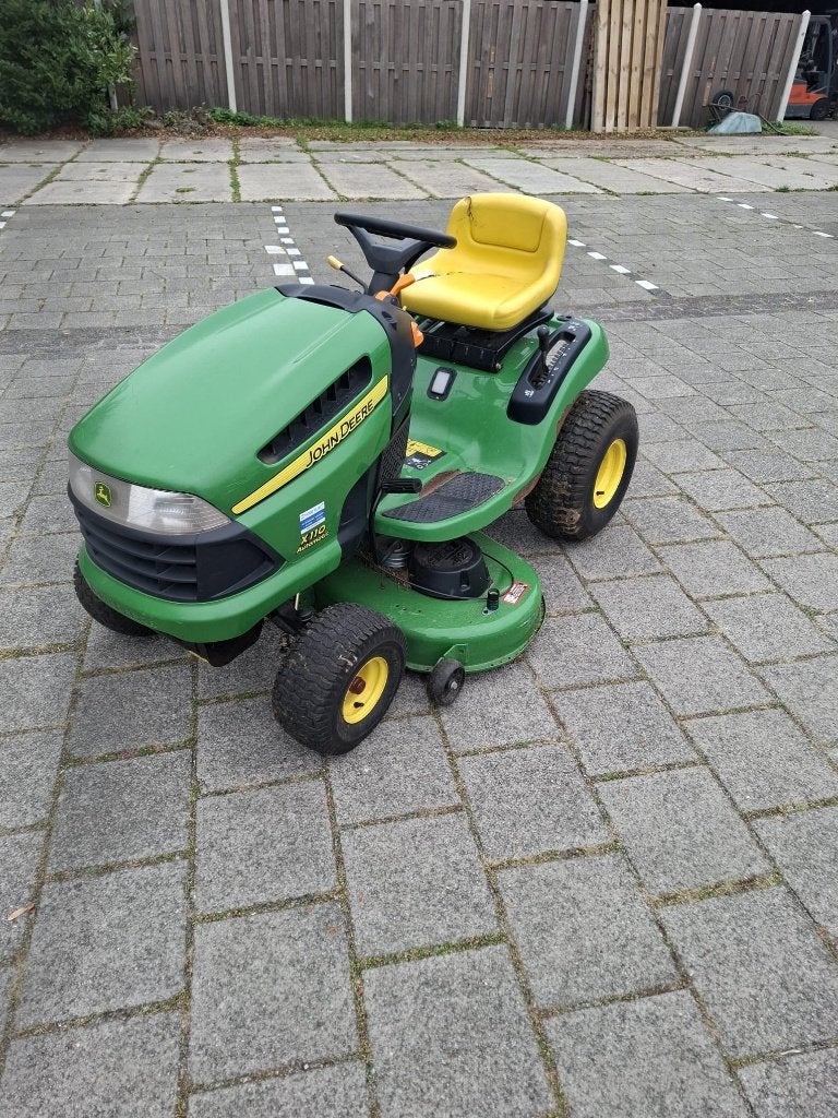 John Deere zitmaaier X110 met nieuw maaidek, Zo goed als nieuw, Elektrische starter, 90 tot 120 cm, Ophalen