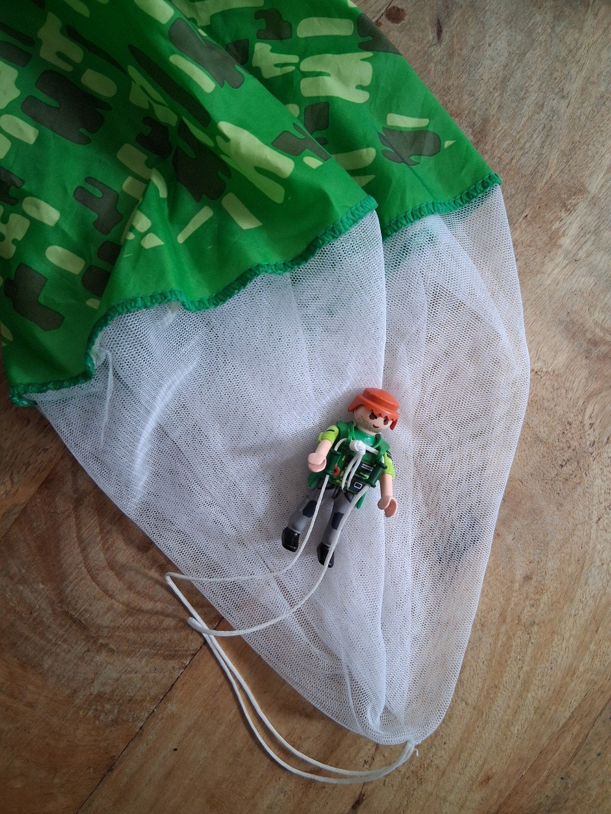 Playmobil parachutist met parachute, Ophalen of Verzenden, Zo goed als nieuw
