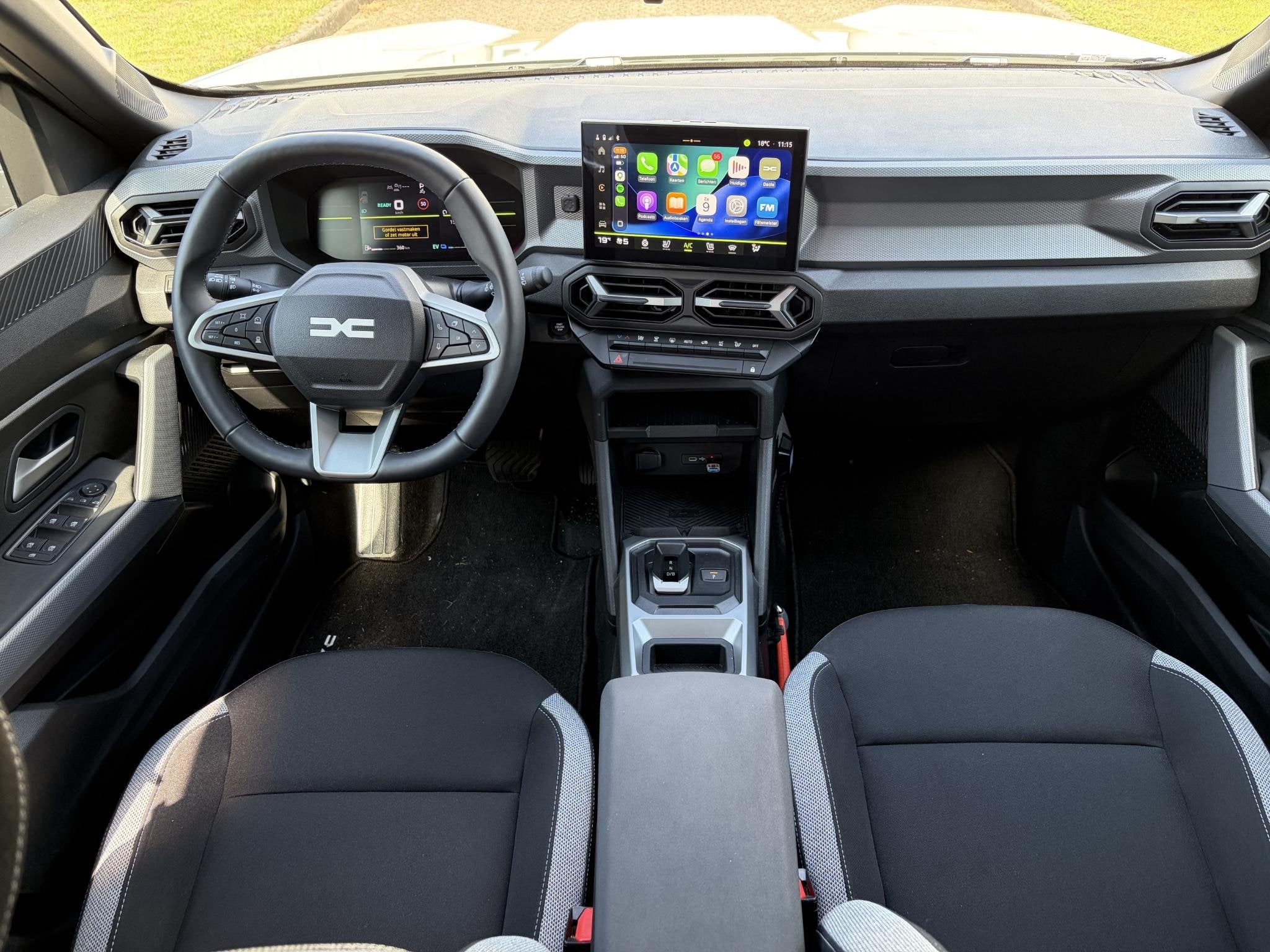 Dacia Duster 1.8 hybrid 155 Limited Edition / Rondom Camera, Stof, 1789 cc, 4 cilinders, Duster