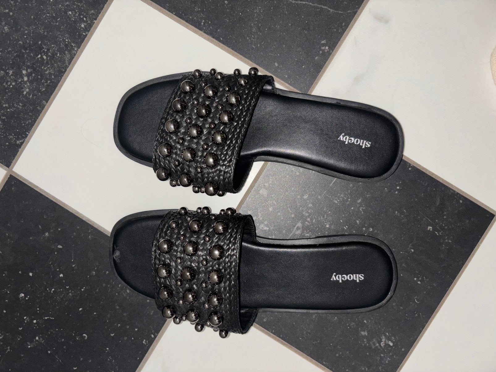 Nieuw Shoeby Eksept slippers 38 met studs, Kleding | Dames, Slippers, Zwart, Nieuw, Ophalen of Verzenden