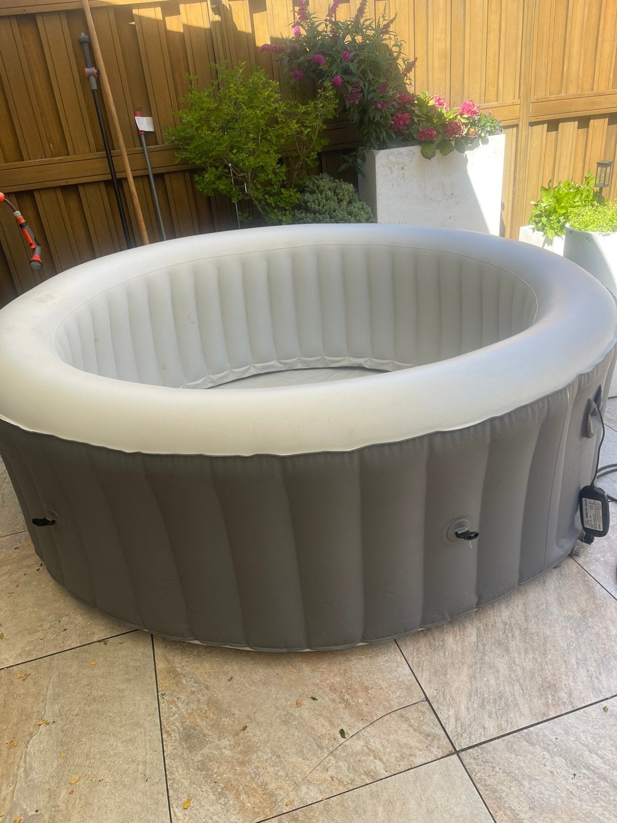 Te koop opblaasbare jacuzzi voor 4 personen, Ophalen, Gebruikt, Afdekzeil, Opblaasbaar
