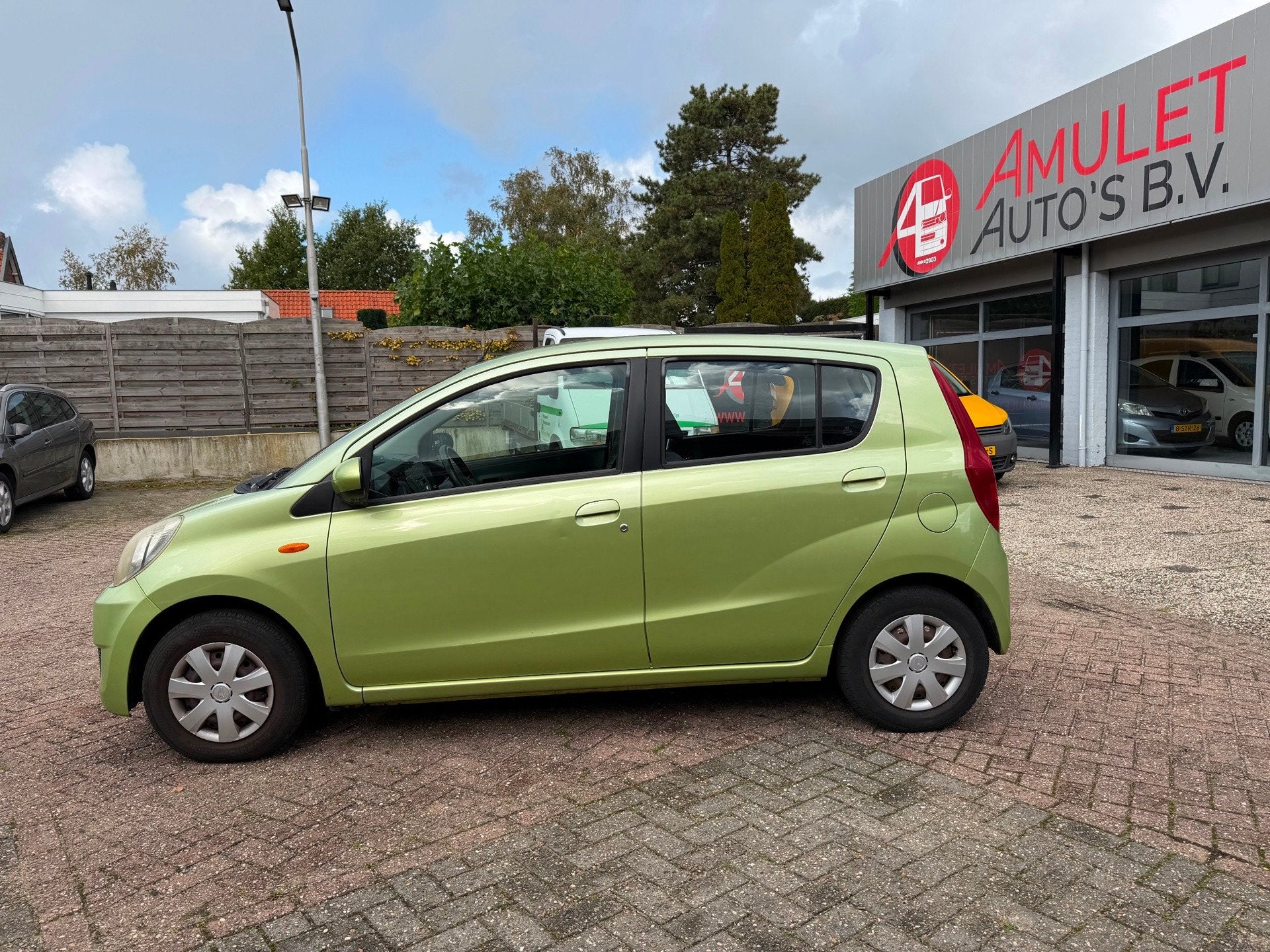 Daihatsu Cuore 1.0,51kw/69pk,Premium,Airco: 1895,-, Voorwielaandrijving, Stof, Zwart, 18 €/maand