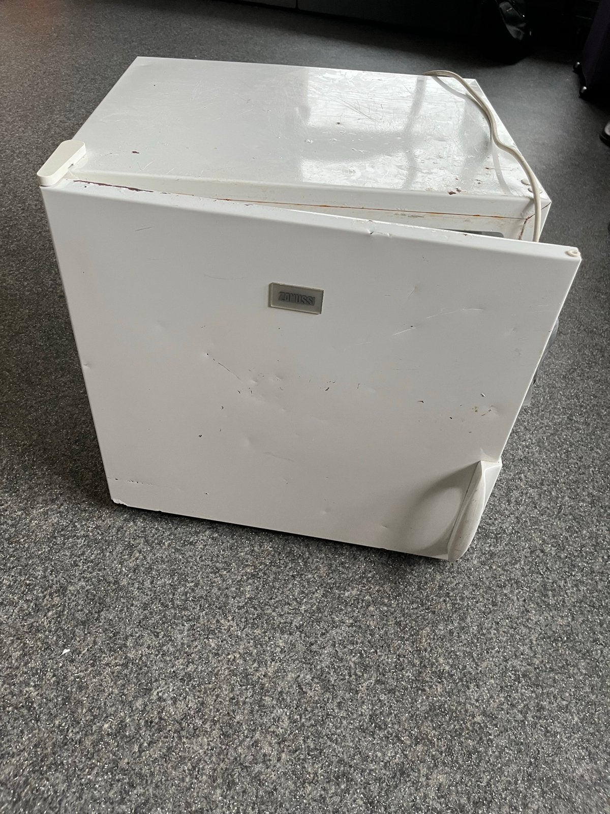 Zanussi mini vriezer- Gebruikt met schade, Witgoed en Apparatuur, Ophalen, Gebruikt, Met aparte vriezer, Minder dan 75 liter