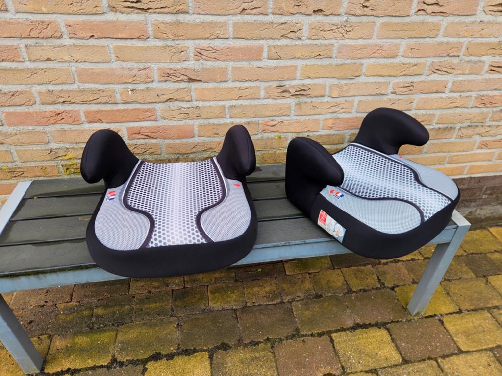 Hema zittingverhoger 2 stuks, Autogordel, 15 t/m 36 kg, Zo goed als nieuw, Ophalen