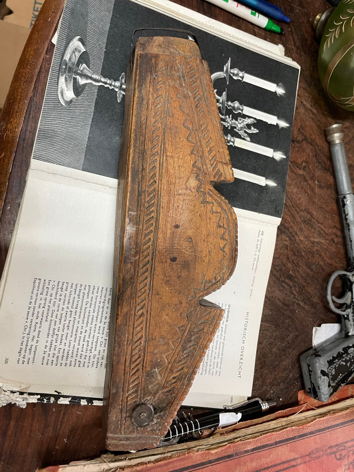 Antieke houten kist met houtsnijwerk, Ophalen of Verzenden