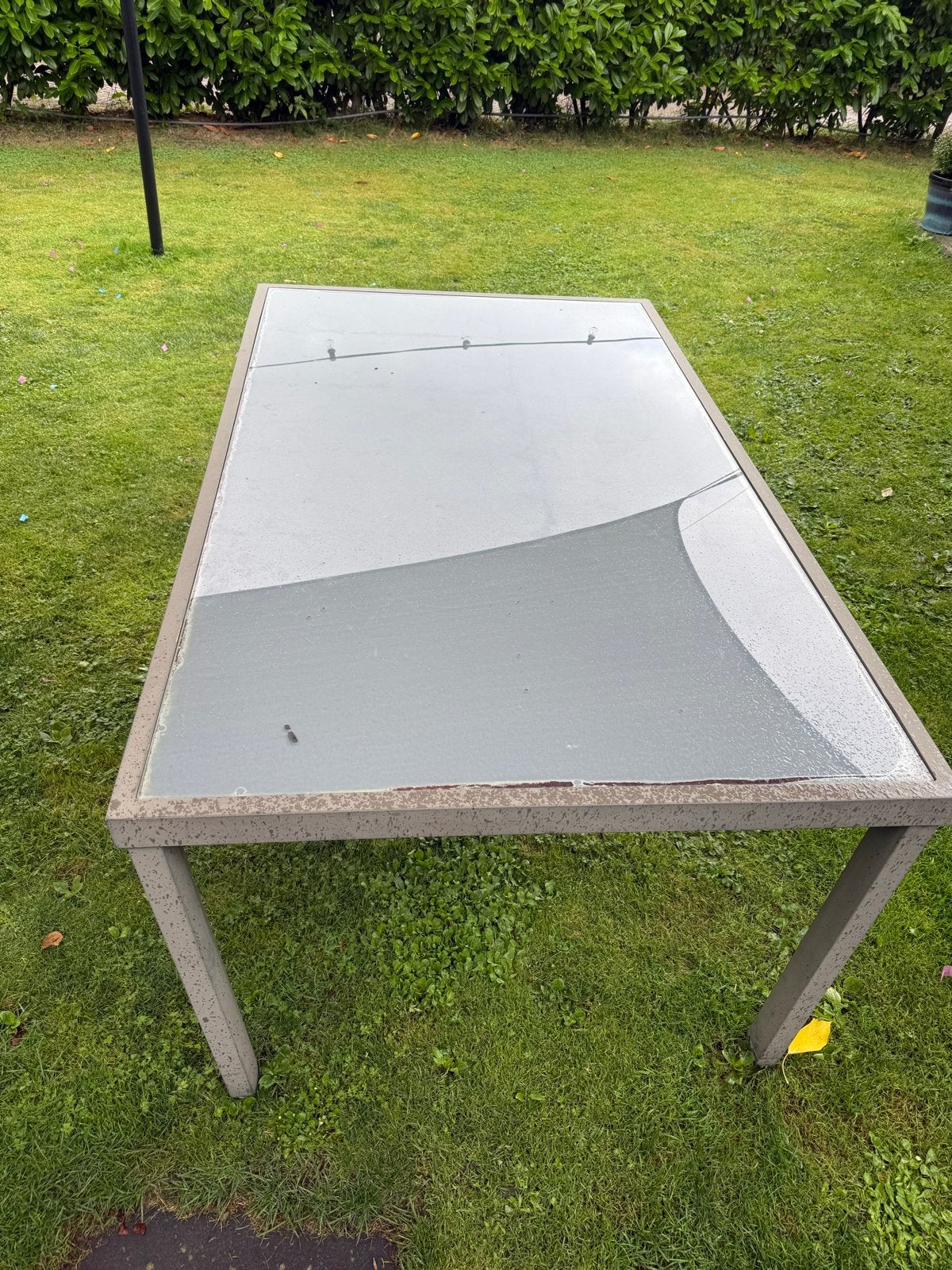 Tafel met glasplaat - Gratis af te halen, Tuin en Terras, Ophalen, Gebruikt, Rechthoekig, Metaal