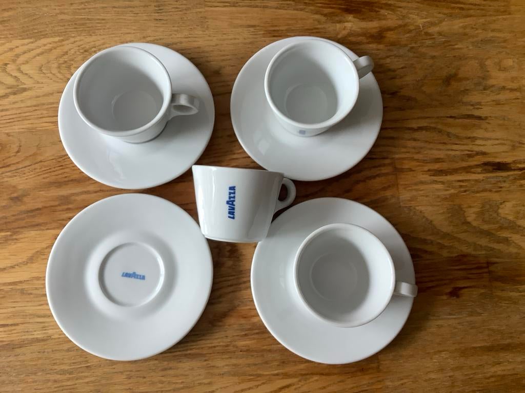 4 Lavazza koffiekopjes met schotels, Keramiek, Ophalen of Verzenden, Zo goed als nieuw, Effen