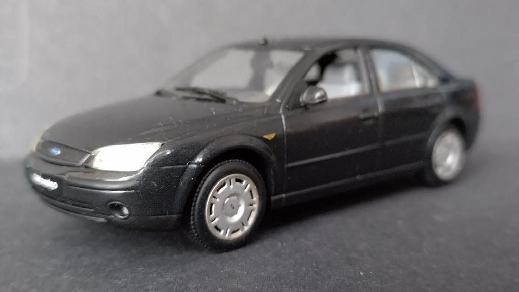 Ford Mondeo Sedan 1:43 Minichamps Pol, Auto, Verzenden, ., Zo goed als nieuw