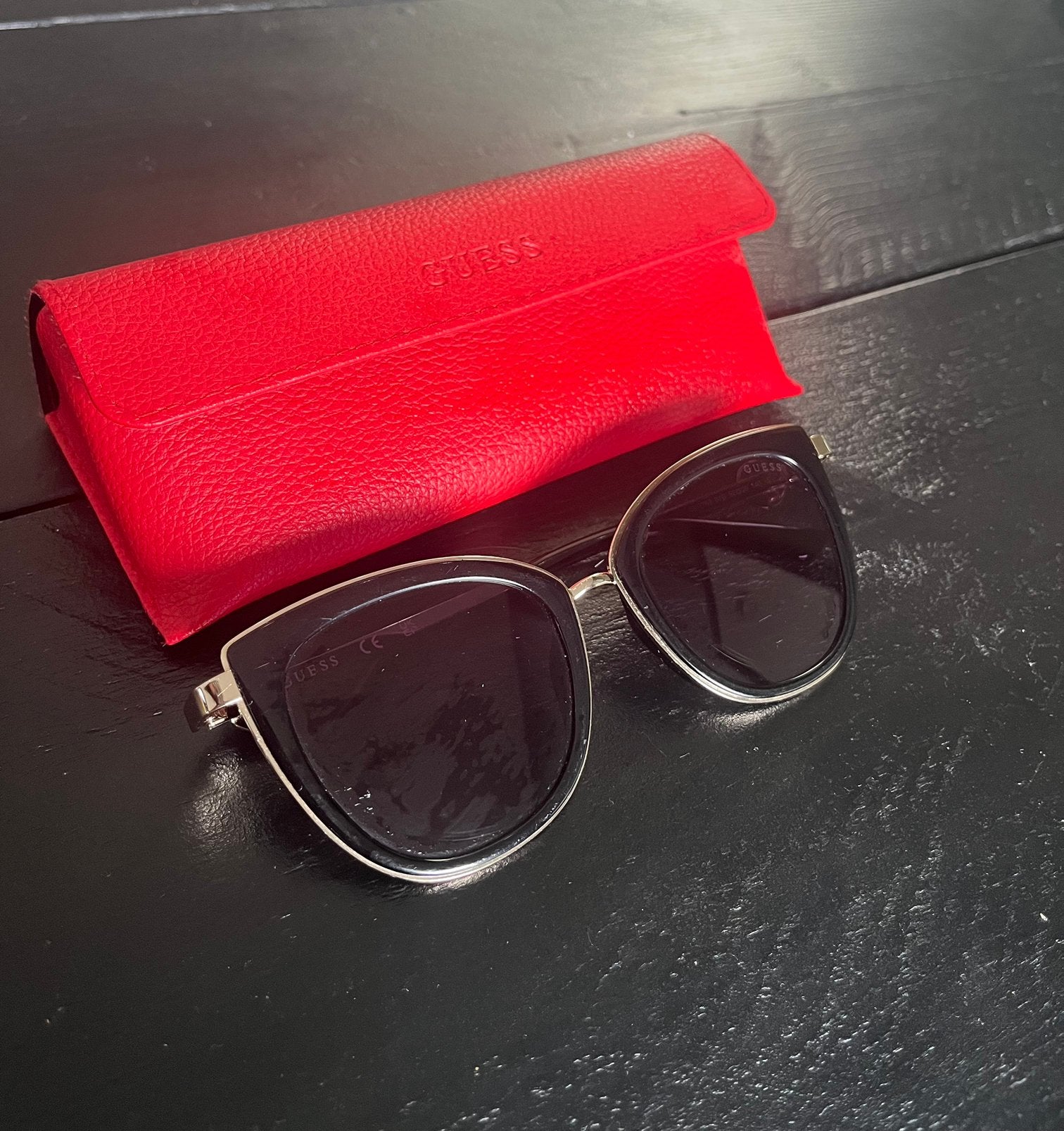 Guess zonnebril | Guess sunglasses | Guess, Zonnebril, Zwart, Nieuw, Ophalen
