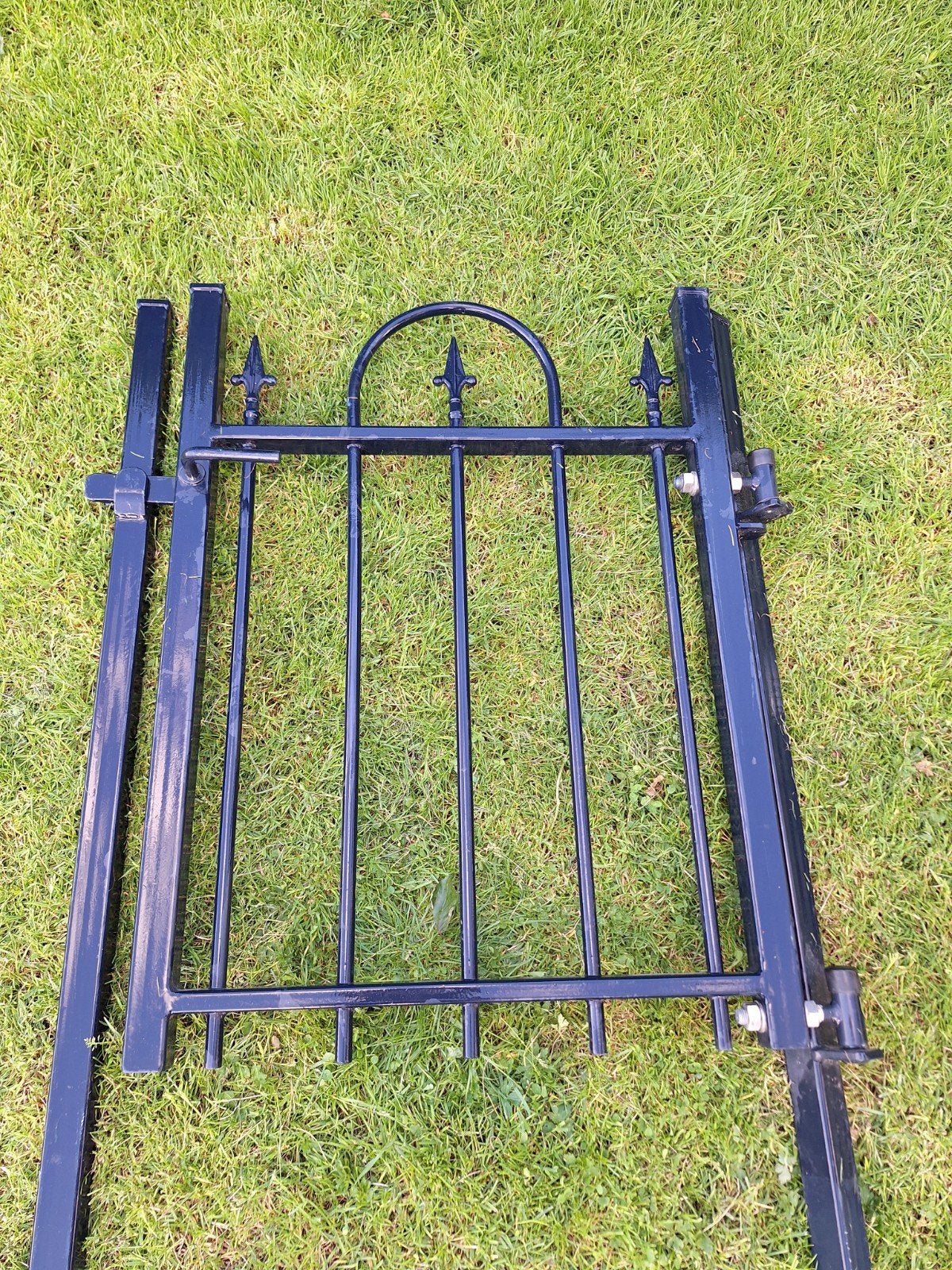 Zwart Metalen Sierhekwerk met Poort, Tuin en Terras, Ophalen, Met poort, Zo goed als nieuw, Sierhekwerk