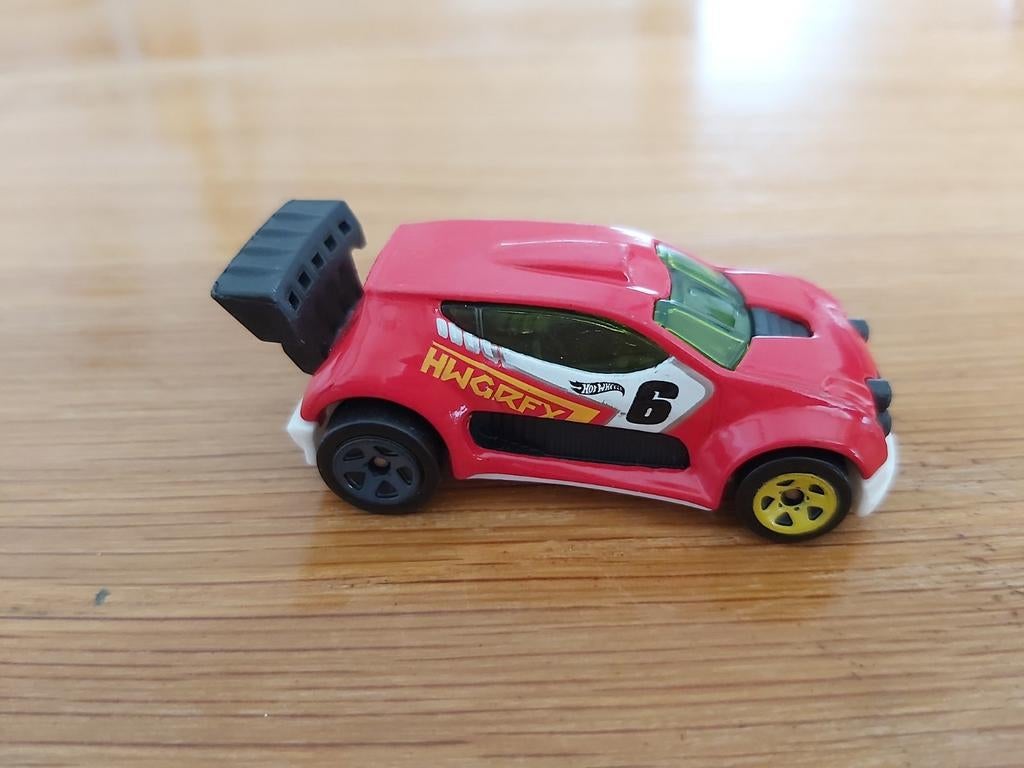 Hot Wheels rode raceauto met spoiler, Kinderen en Baby's, Speelgoed | Speelgoedvoertuigen, Ophalen of Verzenden, Gebruikt