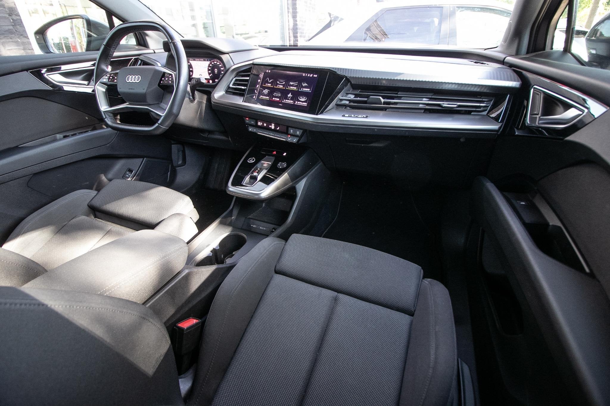 Audi Q4 e-tron 40 Launch edition Advanced 77 kWh | Carplay |, Auto's, Gebruikt, Zwart, Q4 e-tron, 204 pk