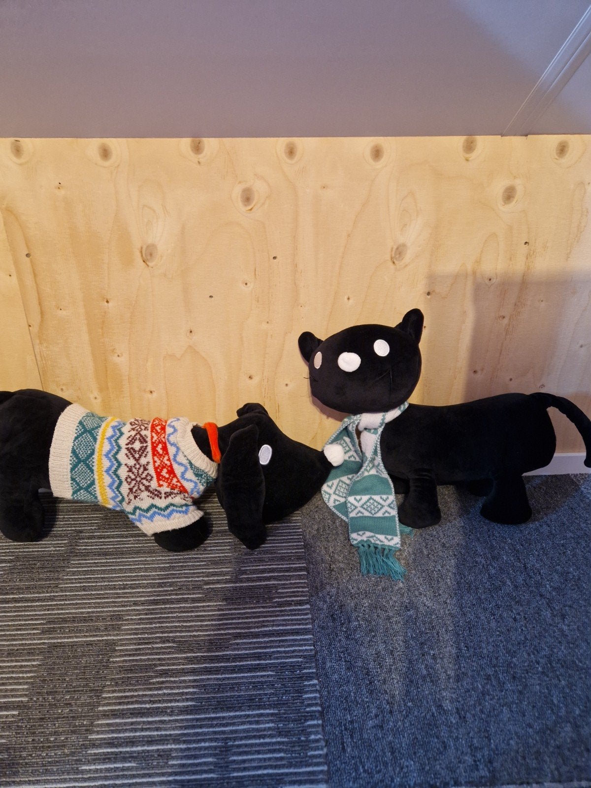 Zwarte knuffel hond en kat met kleding, Ophalen, Hema, Hond, Zo goed als nieuw