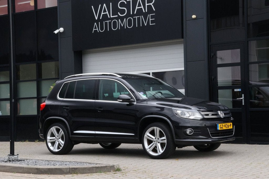 Volkswagen Tiguan 1.4 TSI R-Line | LED/-XENON | PANORAMA | T, Voorwielaandrijving, Euro 5, 15 km/l, Gebruikt