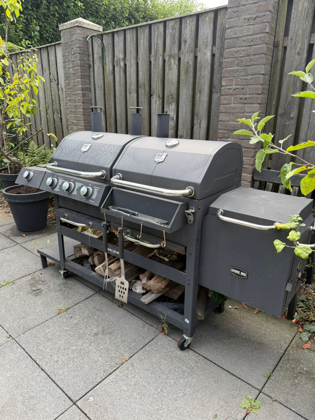 BBQ met gas, kolen en stoven - wordt netjes schoongemaakt, Tuin en Terras, Ophalen, Gebruikt
