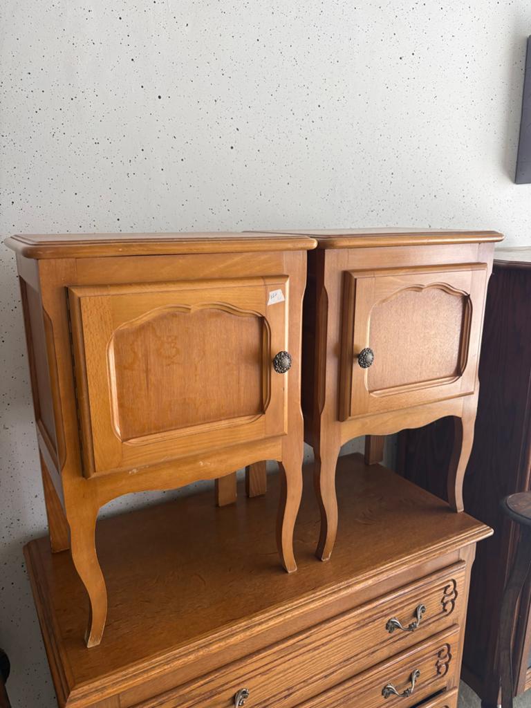 Set van 2 vintage nachtkastjes van hout, Antiek en Kunst, Ophalen of Verzenden
