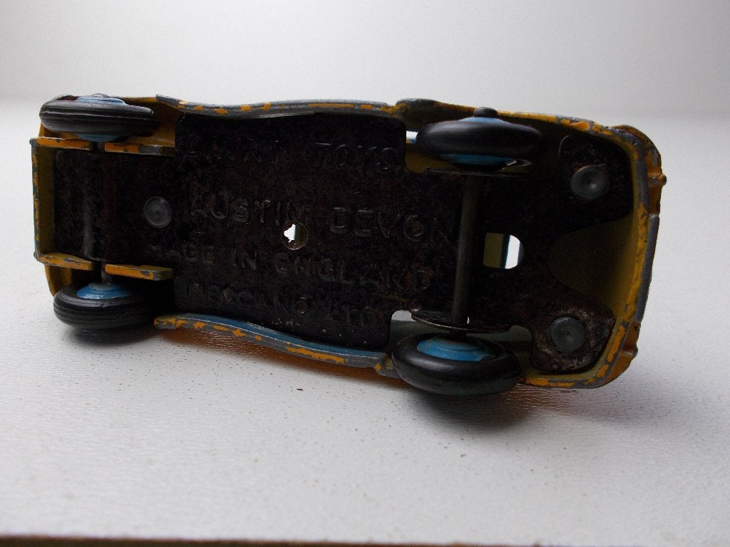 1956 Dinky Toys 152 AUSTIN DEVON. (TWO TONE.), Ophalen of Verzenden, Zo goed als nieuw, Auto, Dinky Toys