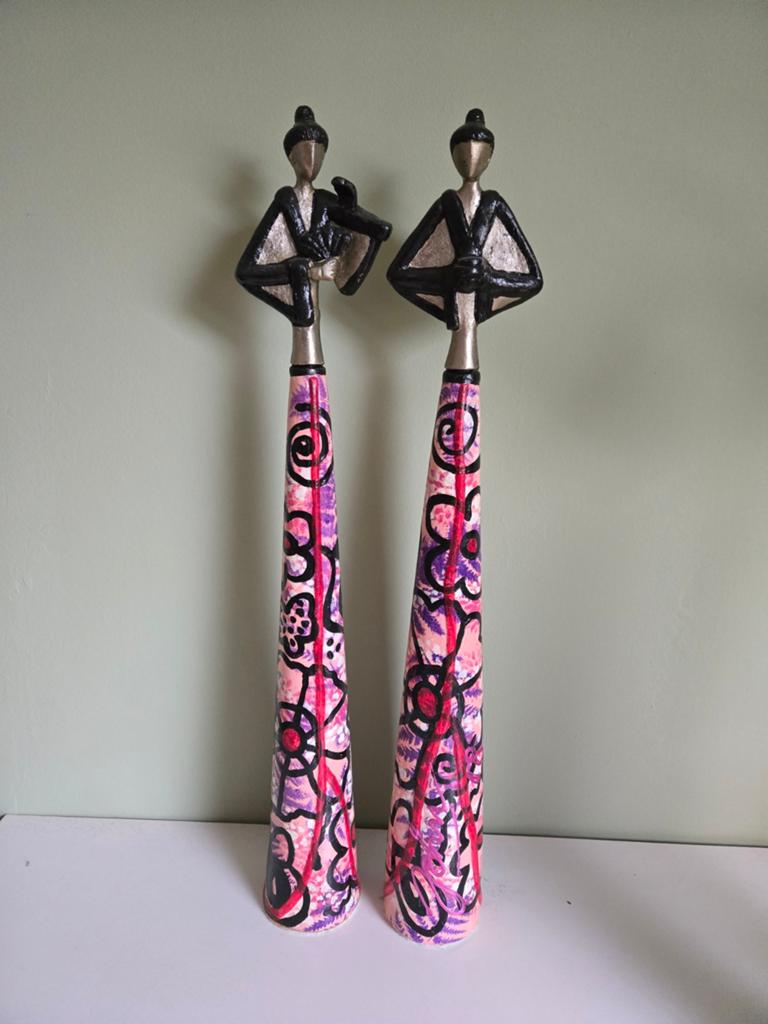 Decoratieve beelden van vrouwen met kleurrijke voet, roze, Antiek en Kunst, Handgemaakt, Ophalen of Verzenden, 20 - 50 cm, Overige materialen
