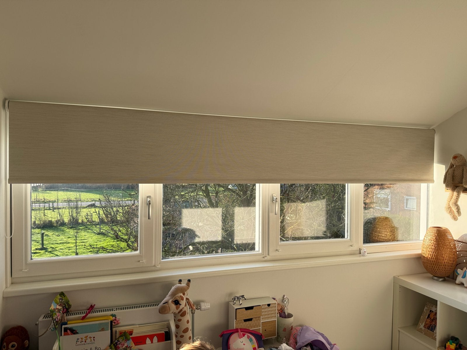 Veneta rolgordijn verduisterend 3000 x 1021, Ophalen, Verduisterend, Beige, Zo goed als nieuw