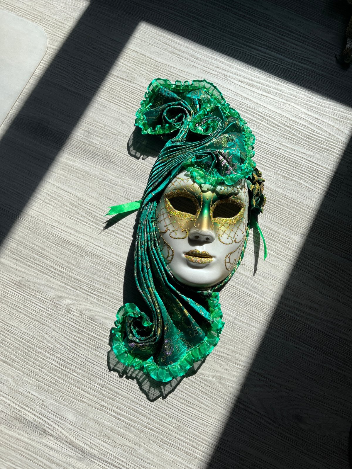Groen/goud decoratie masker. Onder 45 cm groot., Ophalen of Verzenden, Zo goed als nieuw