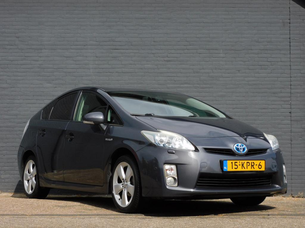 Toyota Prius 1.8 Dynamic CAMERA! NAVI! BLUETOOTH! CRUISE! CL, Stof, Gebruikt, Zwart, 4 cilinders