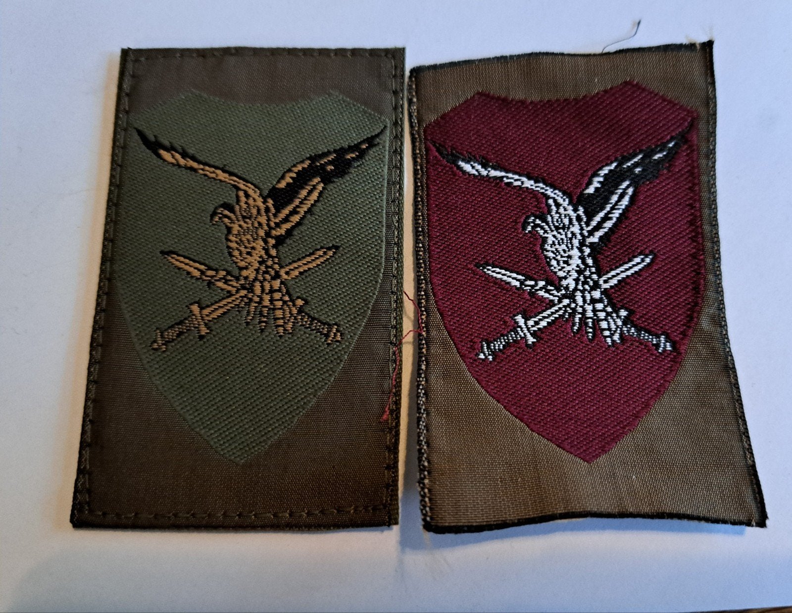 Set mouwemblemen Luchtmobile Brigade, Ophalen of Verzenden, Landmacht, Nederland, Embleem of Badge