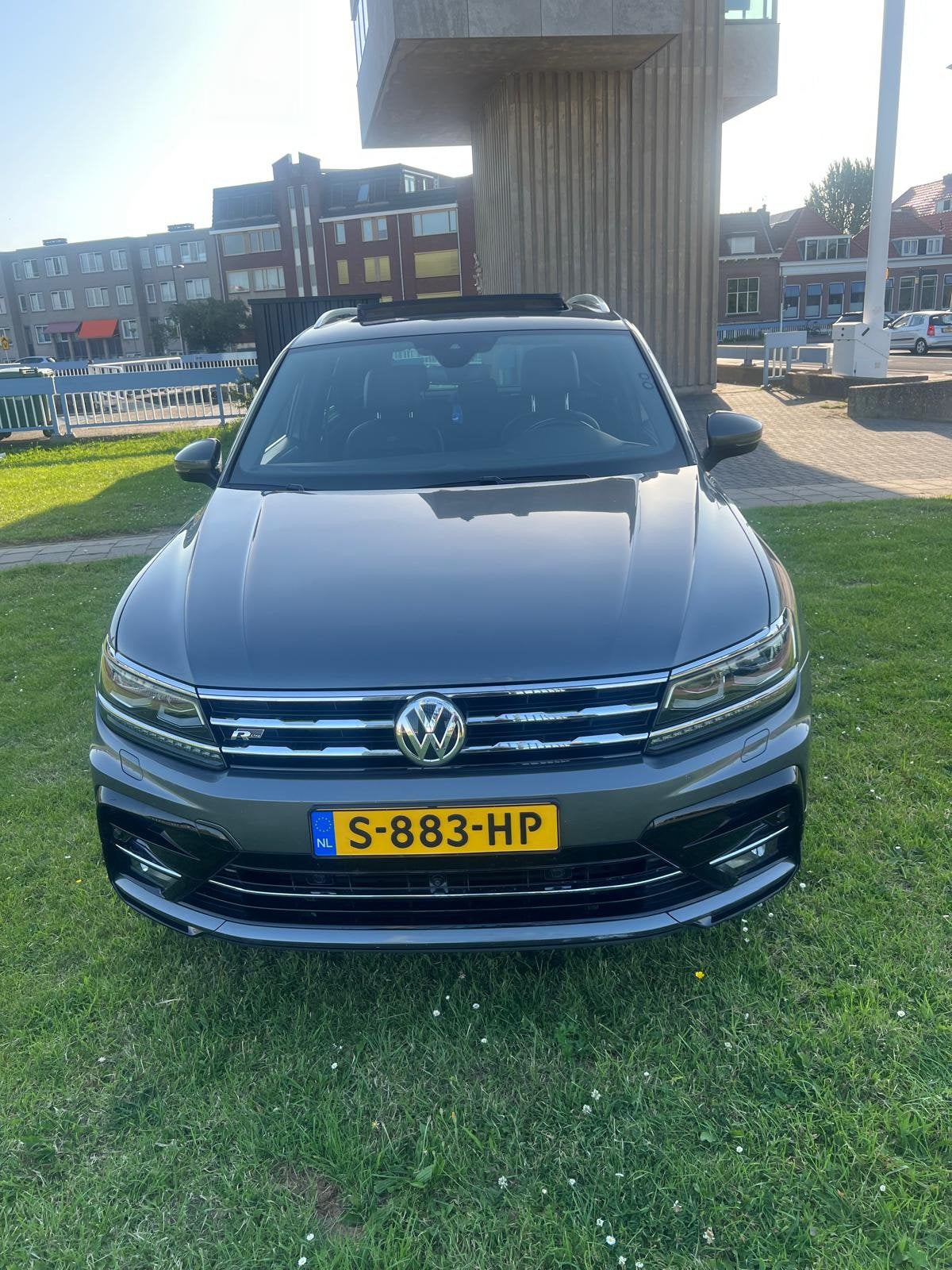 Volkswagen Tiguan 2.0 TDI 150pk DSG 2020 Grijs, Auto's, Volkswagen, Zwart, 4 cilinders, Leder, Diesel
