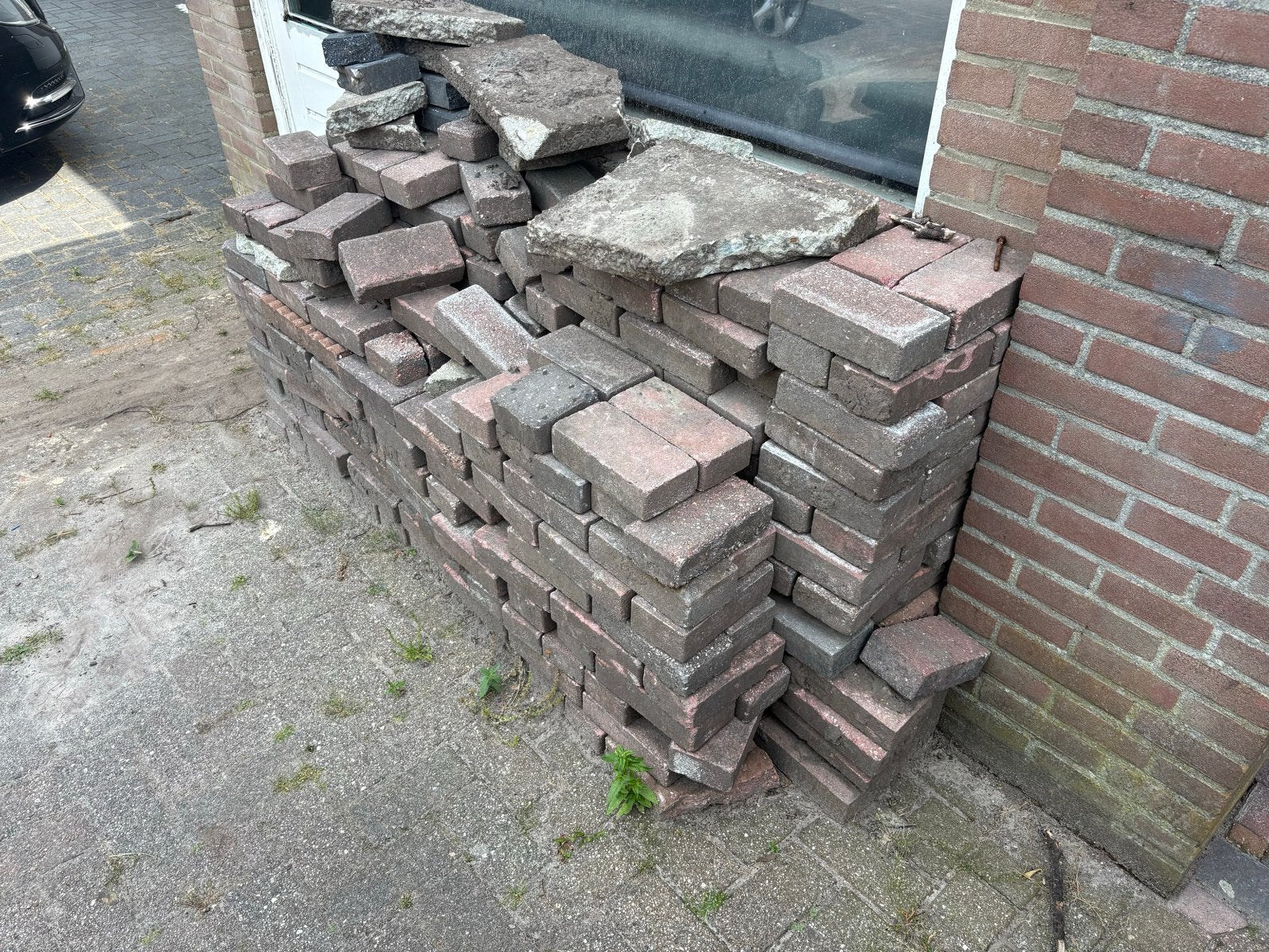 Gratis af te halen Kratje Bier incl Diverse gebruikte stenen, Ophalen, Overige materialen, Gebruikt, Klinkers