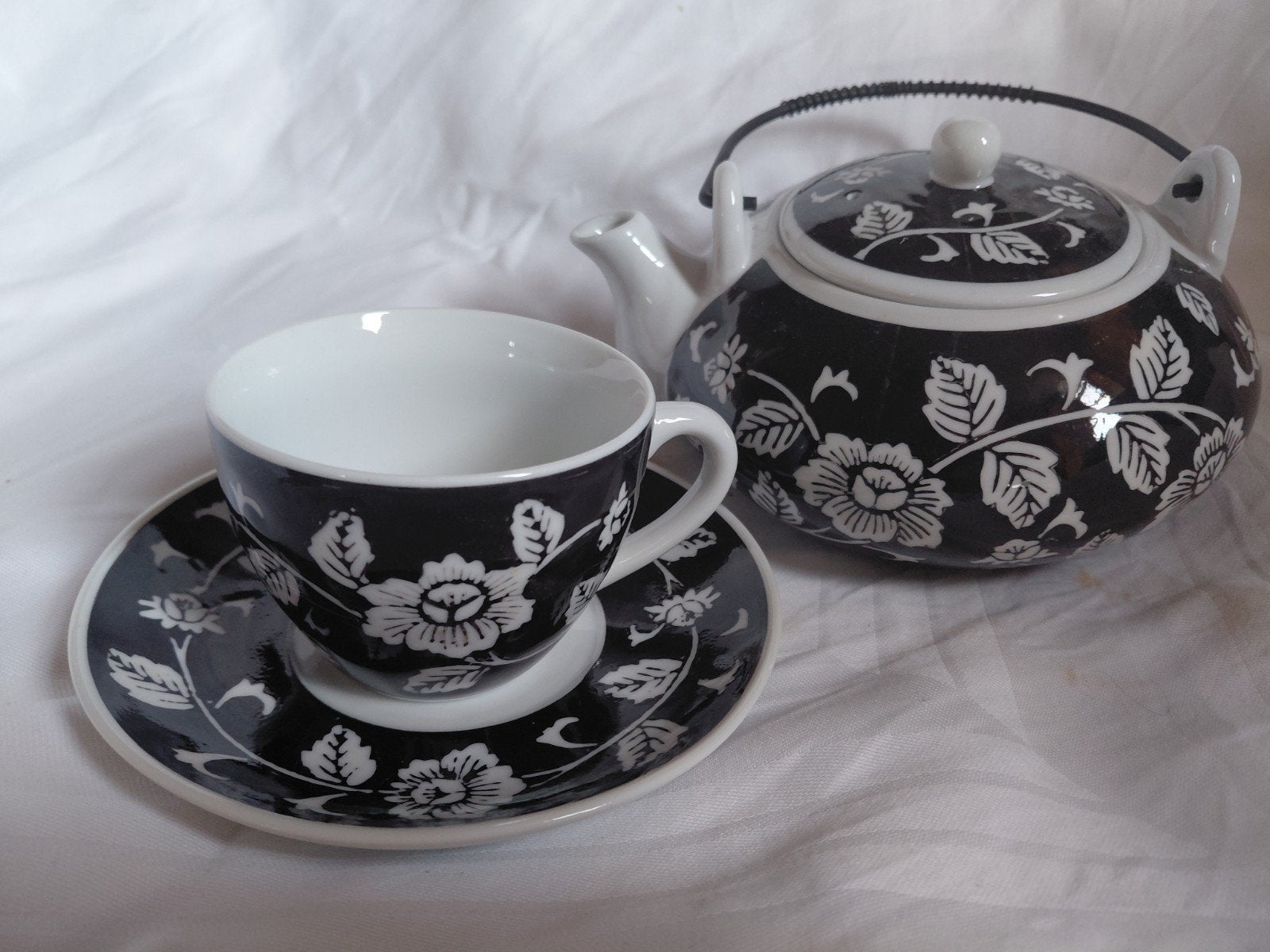 SIA Home Fashion theepot met kop en schotel, zwart/wit, Overige merken, Ophalen of Verzenden, Zo goed als nieuw, Overige stijlen