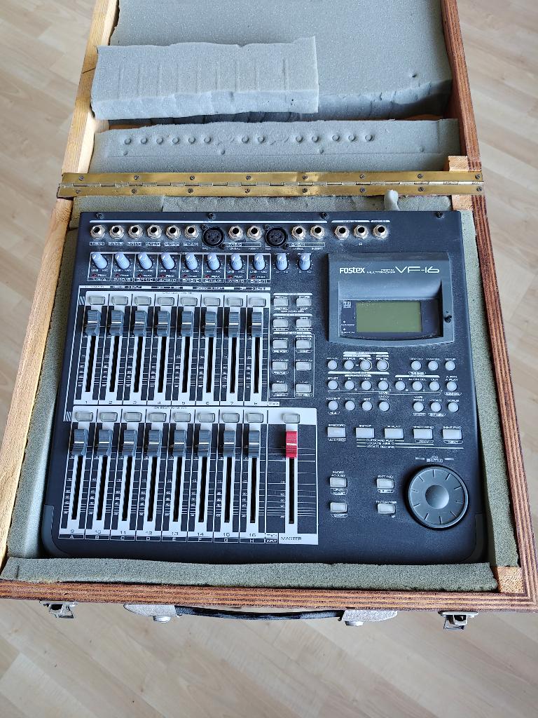 Fostex vf-16, Muziek en Instrumenten, Mengpanelen, Ophalen, Gebruikt, 10 tot 20 kanalen, Microfooningang
