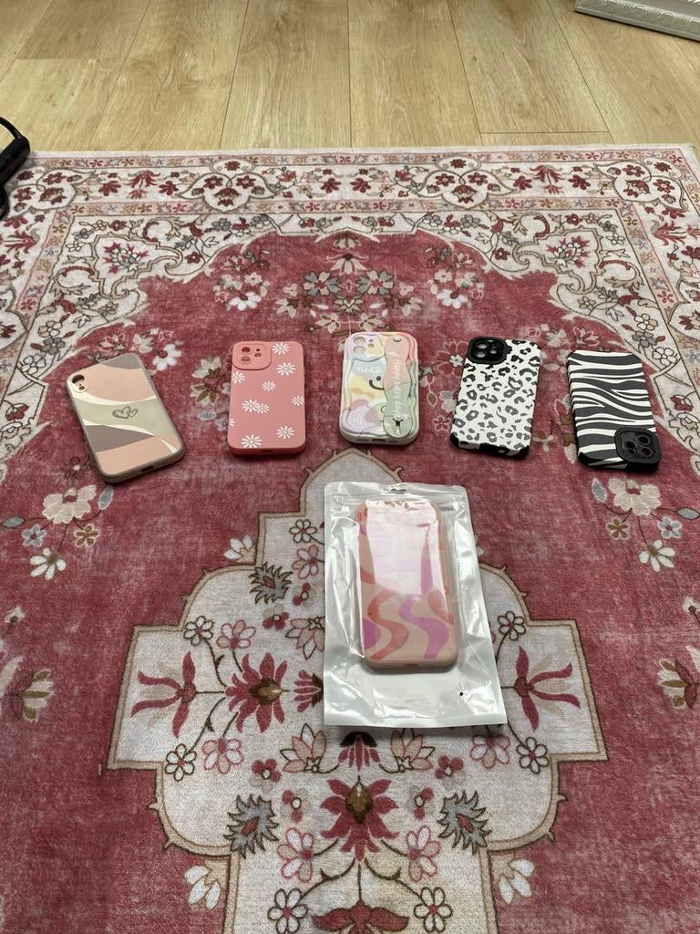 Nieuwe telefoon hoesjes verkeerd besteld dit is vd iphone 12, Ophalen, Zo goed als nieuw, IPhone 12