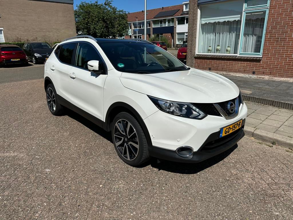 Nissan Qashqai 1.6 Tekna /Panodak / Camera / Stoelv/ N.A.P., Auto's, Nissan, Voorwielaandrijving, 1618 cc, Zwart, 4 cilinders
