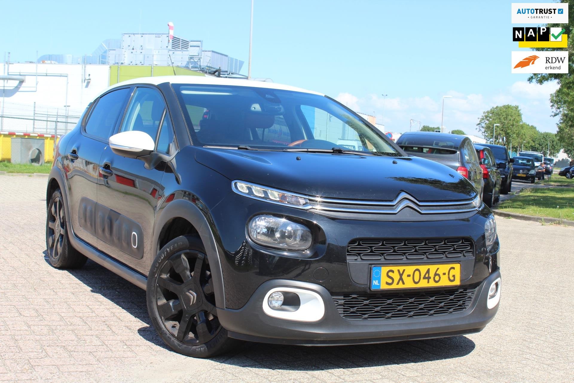 Citroen C3 1.2 PureTech S&S Shine NAP automaat camera clima, Auto's, Citroën, 450 kg, Gebruikt, Euro 6, 1199 cc
