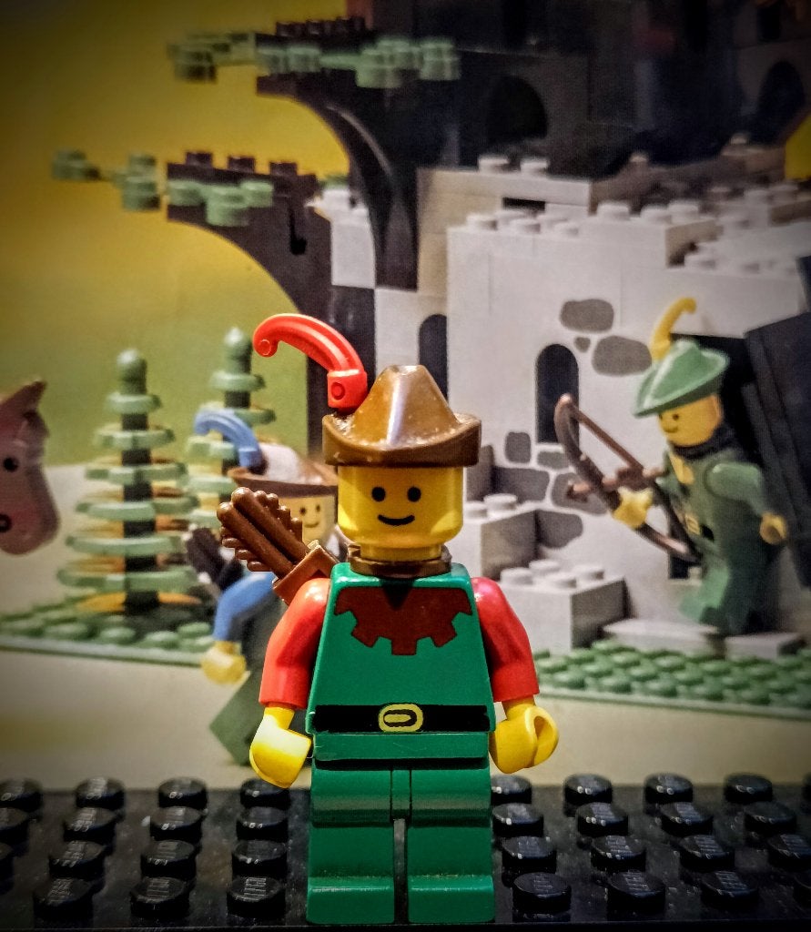 Lego Forestman - Red, Brown Hat, Red Feather, Quiver, Gebruikt, Lego, Ophalen of Verzenden, Minifiguur