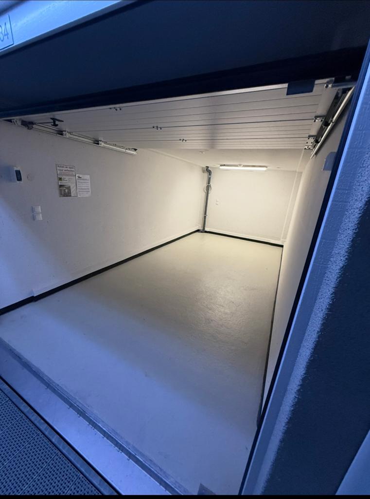 TE HUUR – Luxe Garagebox 18 m² (45m3) nabij Rotterdam, Auto diversen, Autostallingen en Garages
