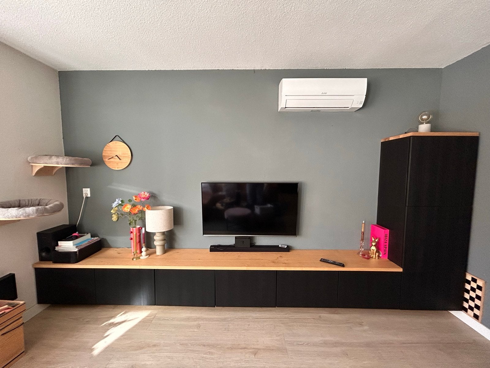 IKEA BESTÅ wandmeubel | massief eiken blad | kast tv meubel, Huis en Inrichting, Ophalen, Zo goed als nieuw, 200 cm of meer, 150 tot 200 cm