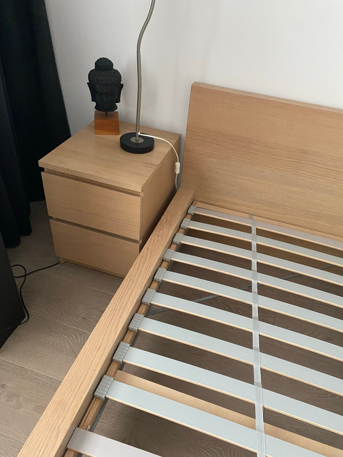 Tweepersoonsbed met lattenbodems en nachtkastjes, Gebruikt, Overige kleuren, Tweepersoons, Ophalen of Verzenden