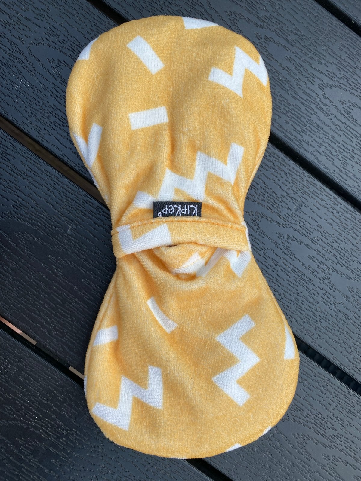 Kipkep - Geel met witte zigzag, Ophalen, Zo goed als nieuw